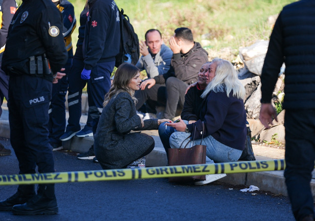 İzmir'de okul servisi park halindeki tıra çarptı! Yağmur öldü yakınları kahroldu - Resim: 3