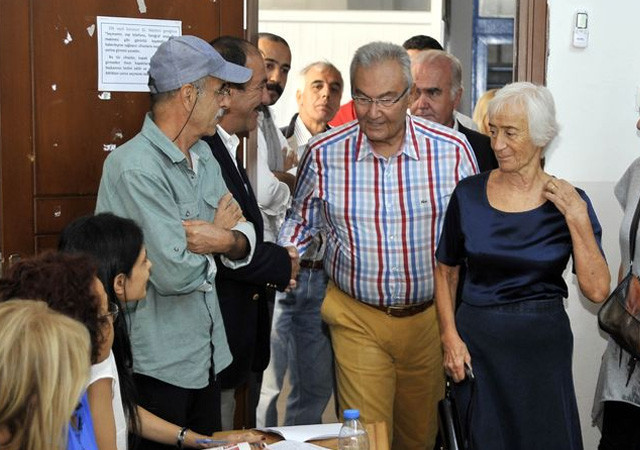 Deniz Baykal'ın eşi Olcay Baykal ve çocukları - Resim: 2