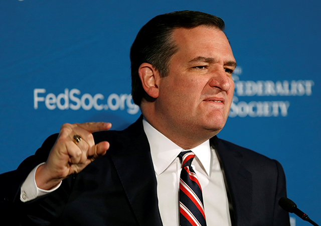 Twitter'da cinsel içerikli sayfayı beğenince ünlü siyasetçi rezil oldu - Resim: 2