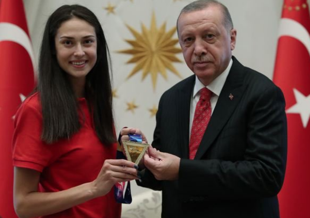 Milli tekvandocu İrem Yaman'ın isyanı: Hak ettiğim halde olimpiyatlara gidemiyorum - Resim: 1