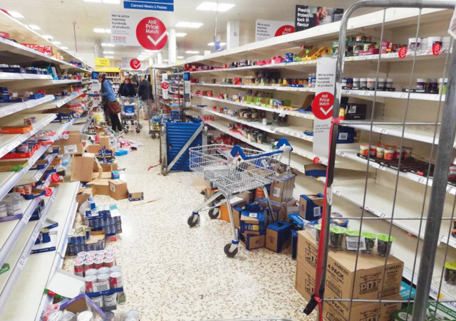 Avrupa'da yağmalar başladı! 3 ülkede ordu korona sonrası sokağa indi - Resim: 0