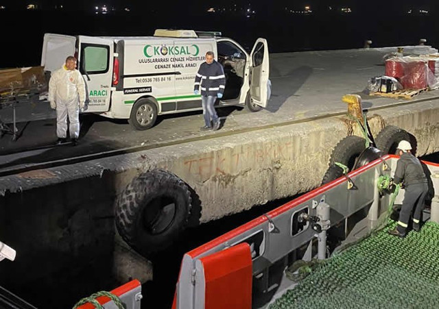 İstanbul Boğazı'nda gemi kaptanı koronavirüsten öldü gemi karantinaya alındı - Resim: 1