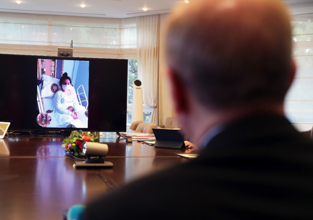 Cumhurbaşkanı Erdoğan korona hastalarıyla görüştü: Güzel günler yakın - Resim: 0