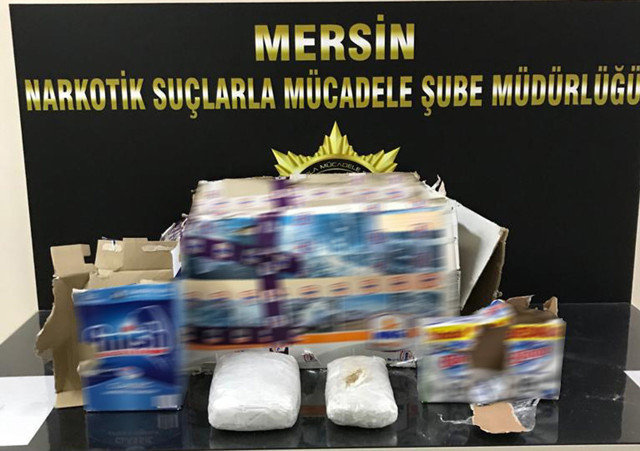 Mersin'de kargo ile gönderilen sözde yardım kolisinden eroin çıktı - Resim: 0