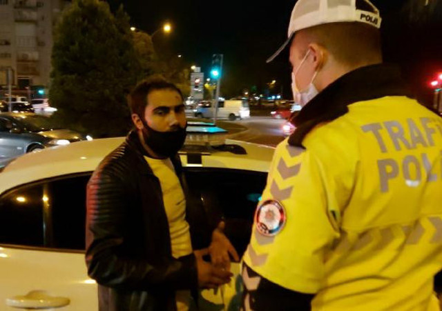 İzmir'de deprem hırsızları! Yıkılan ya da hasar gören binaları yağmalıyorlar - Resim: 0