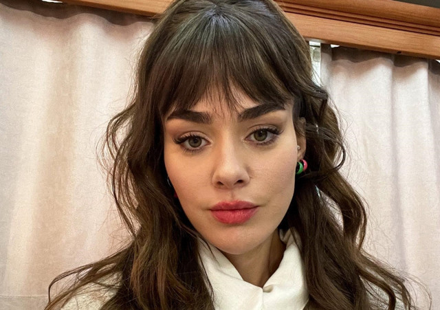 Bensu Soral kendini baştan aşağı değiştirdi! Yeni imajı hayranlarını ikiye böldü " bu kadın kim?" - Resim: 1