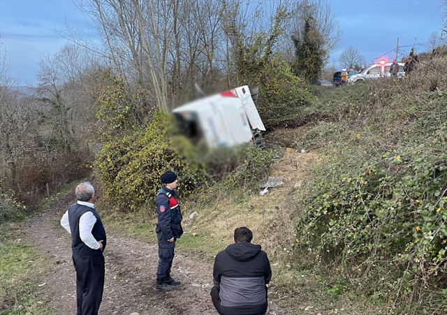 Bartın'da yolcu otobüsü devrildi! Şoför 'dalmışım' dedi gözaltına alındı - Resim: 0