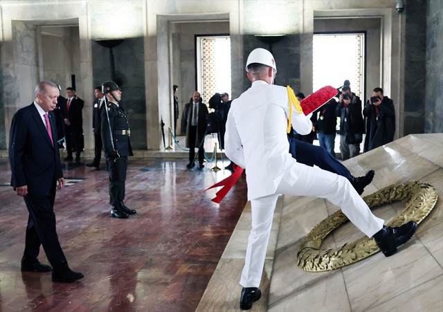 Cumhurbaşkanı Erdoğan Anıtkabir'de! Anıtkabir Özel Defteri'ne ne yazdı? - Resim: 2