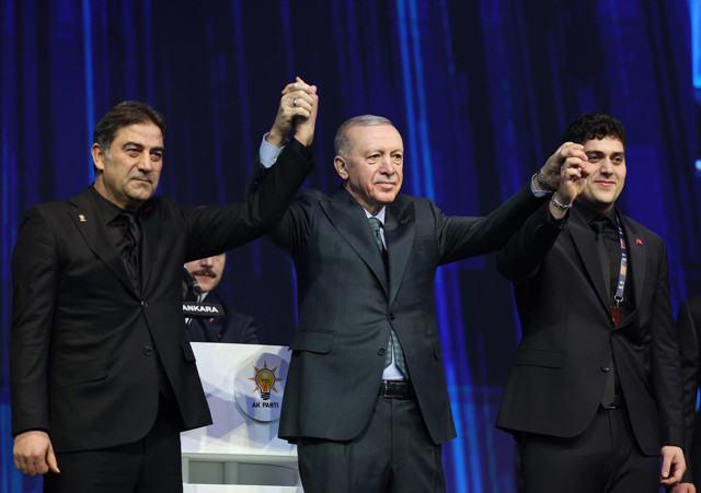 AK Parti 8. Olağan Büyük Kongresi'nde 3 milletvekili partiye katıldı - Resim: 0