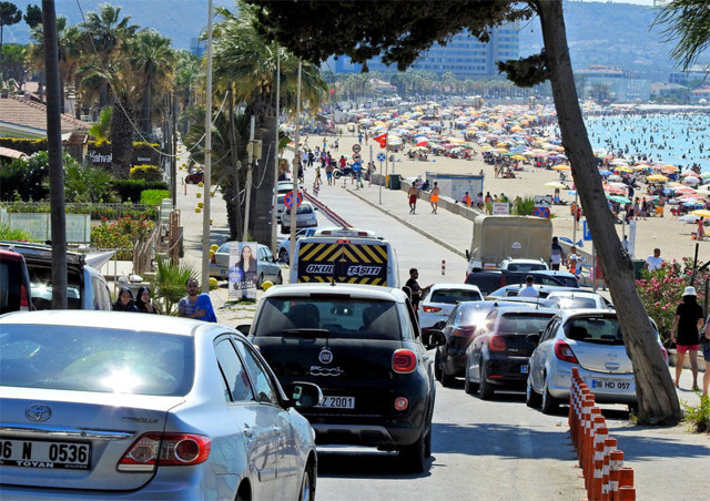 Çeşme'de bayramda adım atacak yer kalmadı tüm ülke buraya gelmiş gibi - Resim: 0
