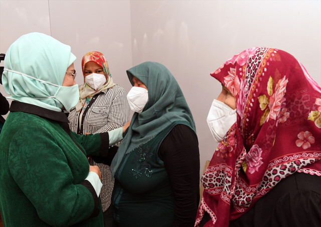 Emine Erdoğan'dan, sel felaketinin yaşandığı Bozkurt'a "geçmiş olsun" ziyareti - Resim: 2