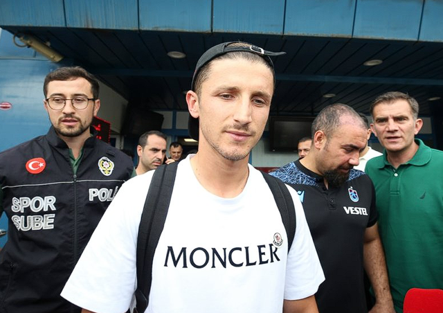 Trabzonspor, Enis Bardhi transferini duyurdu! İşte sözleşme detayları - Resim: 0