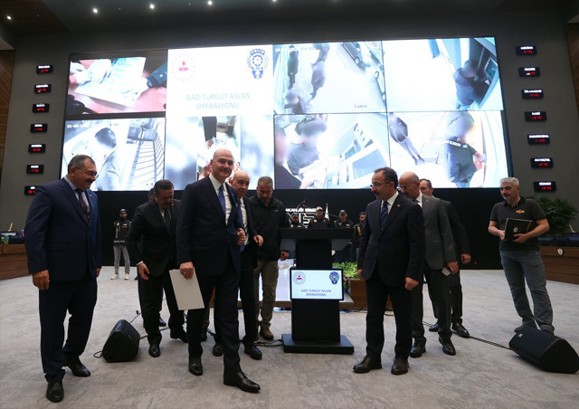 İçişleri Bakanı Soylu açıkladı! 704 FETÖ şüphelisine operasyon 543 kişi gözaltına alındı - Resim: 3