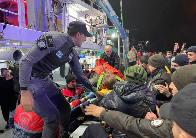 Sinop'ta kuru yük gemisinde korkutan yangın! Gemi kaptanı kayıp, çok sayıda yaralı var - Resim: 3
