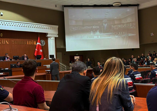 Ekrem İmamoğlu 'dua ettim' dedi eşi Dilek İmamoğlu ve Özgür Özel böyle izledi! - Resim: 0