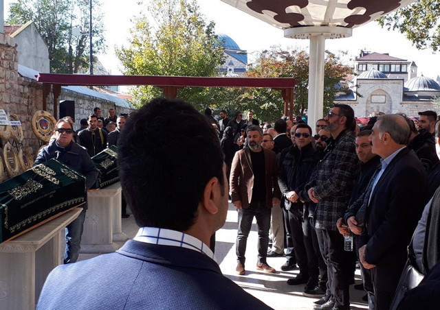 Hakan Altun'un acı günü ünlü sanatçı cenazede fenalaştı! - Resim: 1