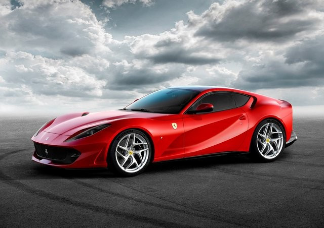 Ferrari 812 Superfast özelliklerine bakın fiyatı fena - Resim: 4