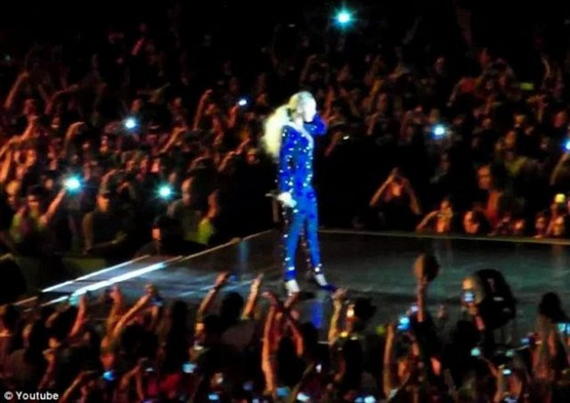 Beyonce sahnede tacize uğradı! - Resim: 2