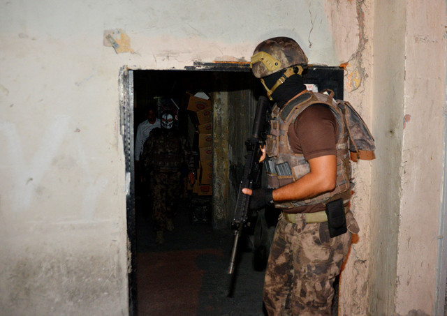 Adana'da çökertilen suç örgütünün son üyesi yakalandı - Resim: 0