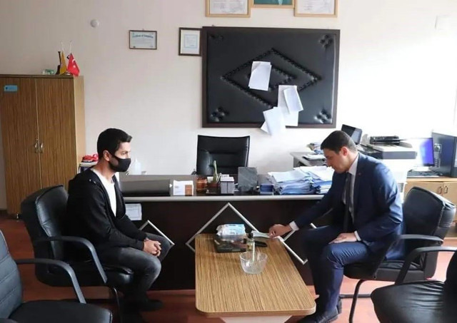 Öğretmeni sınıftan kovmuştu Kemalpaşa Kaymakamı öğretmenden özür diledi - Resim: 0