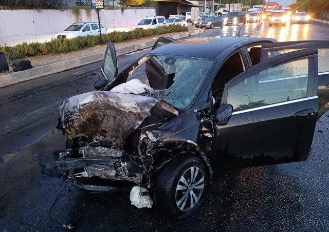 Antalya'da polis memuru, babasını almaya gitti dönüşte acı kazada ölüm geldi - Resim: 0