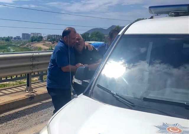 Antalya'da 10 dakika önce sohbet ettiği akrabası ölen adam sinir krizi geçirdi - Resim: 1