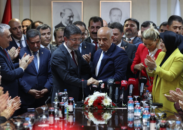 İbrahim Yumaklı Vahit Kirişçi'den tarım bakanlığı görevini devraldı - Resim: 0