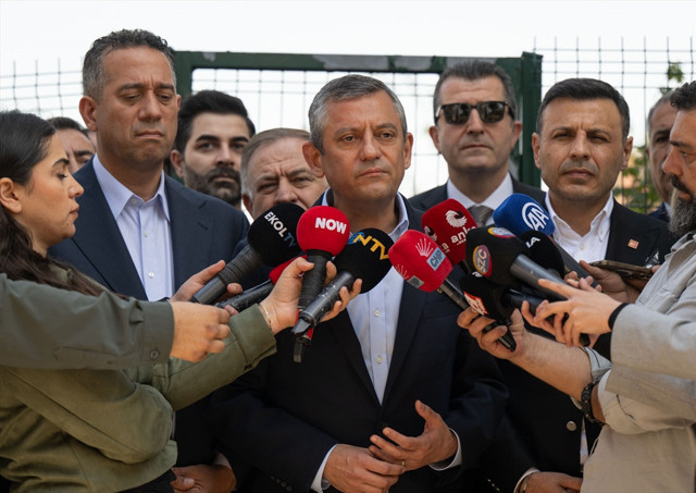 Özgür Özel: Bu saldırıyı siyaset kurumuna yapılmış bir saldırı olarak görüyorum - Resim: 1