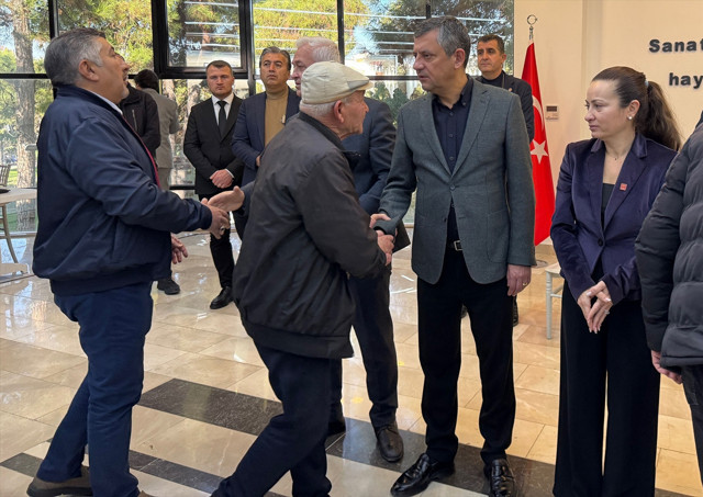 CHP Genel Başkanı Özel, Manisa'da Durbay ailesinin taziye kabulüne katıldı - Resim: 0