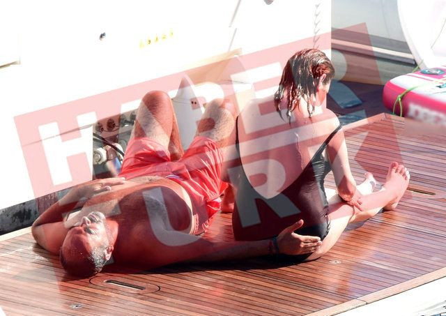 Deniz Seki'nin sevgilisinin kalçalarına dokunduğu anlar olay oldu ikili fena yakalandı - Resim: 3