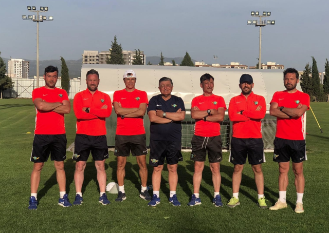 Yılmaz Vural ve 3 futbolcu dahil 12 isimde koronavirüs çıktı - Resim: 0