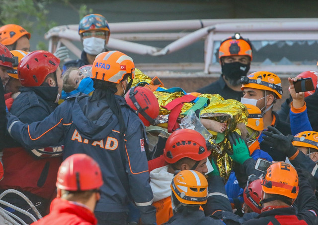 İzmir depreminde 91 saat sonra mucize! Ayda bebek enkazdan canlı çıkarıldı - Resim: 4