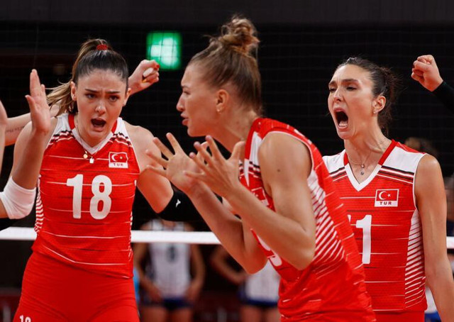 Tokyo 2020 Olimpiyatları'nda Filenin Sultanları İtalya'ya kaybetti! - Resim: 2