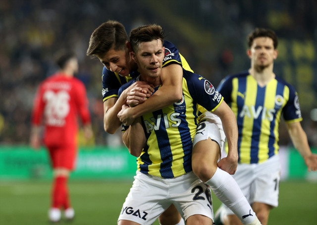 Fenerbahçe konuk ettiği Gaziantep FK'yi 3-2 mağlup etti - Resim: 1