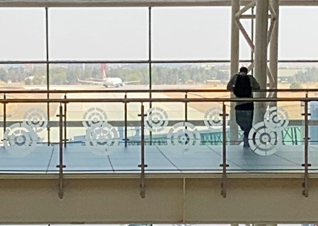 Büyük şok yaşadılar! Türk Hava Yolları kapı arızalı diyerek yolcuların bir kısmını uçağa almadı - Resim: 1