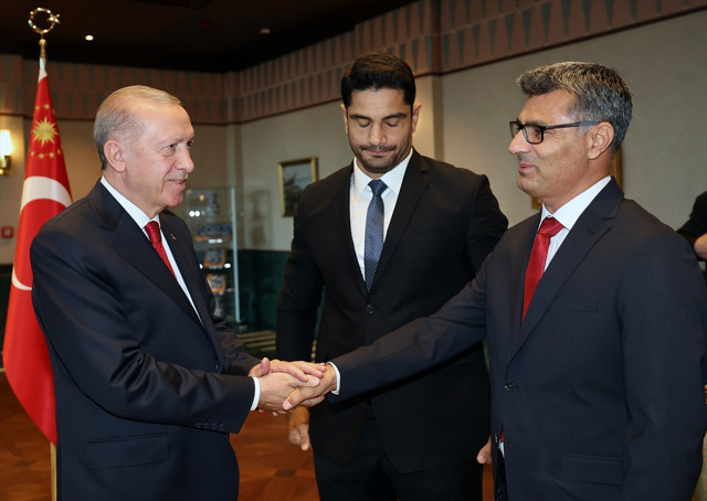 Cumhurbaşkanı Erdoğan derece alan sporcu ve askerleri kabul etti - Resim: 0