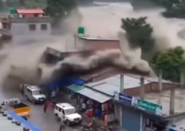 Nepal'de ikinci felaket kapıda! Doğal baraj patladı, halka 'kaçın' uyarısı - Resim: 0