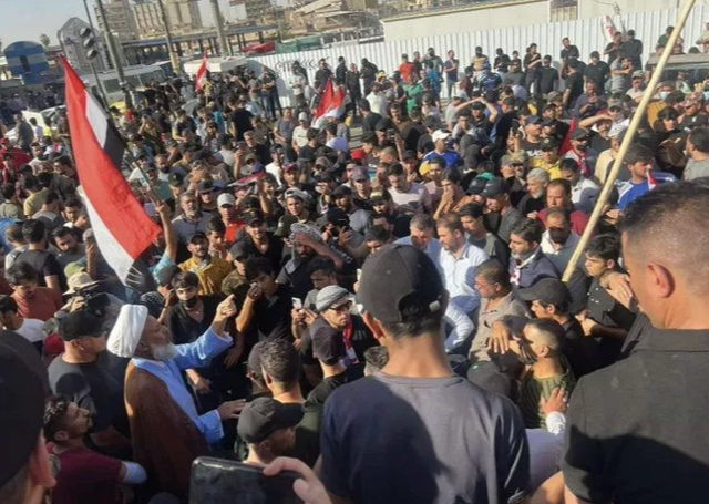 Irak'ta Parlamento baskını! Sadr yanlısı grup Meclis'e girdi - Resim: 2