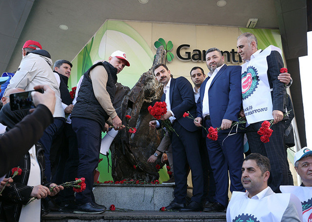 1 Mayıs kutlamaları olaylı başladı! Taksim'e çıkmak isteyenlere polis izin vermedi, gözaltılar var - Resim: 5