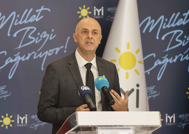 Meral Akşener İYİ Parti'nin İzmir adayını açıkladı! CHP İzmir'de ceketini koysa kazanır mı? - Resim: 0