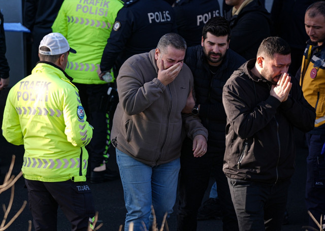 İzmir'de okul servisi park halindeki tıra çarptı! Yağmur öldü yakınları kahroldu - Resim: 1