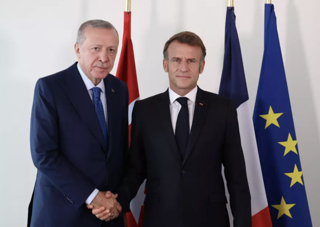 Erdoğan'ın Macron esprisi görüşmeye damga vurdu! Sosyal medya yıkıldı - Resim: 0