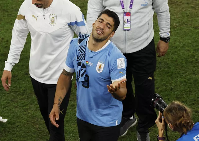 Uruguay Gana maçında saha bir anda karıştı: Muslera çılgına döndü, hakemin üzerine yürüdü ve... - Resim: 4
