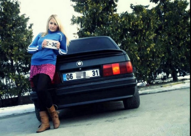 Tofaş kızlarını alaşağı eden BMW kızları dünyaya yayılıyor! - Resim: 1