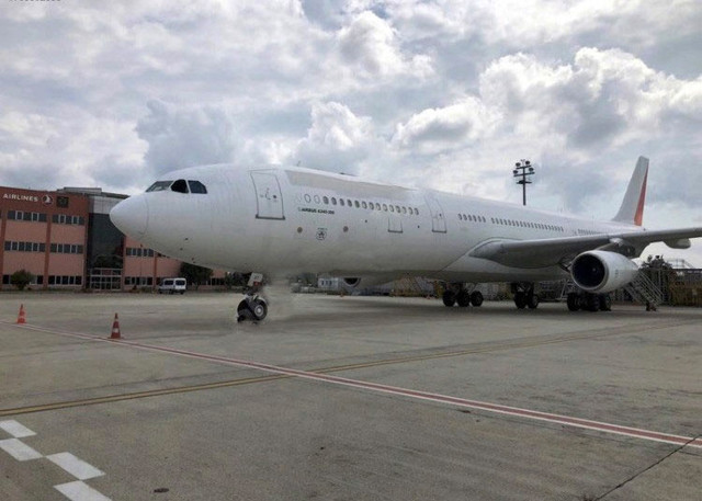 Atatürk Havalimanı’nda sahibinden satılık yolcu uçağı - Resim: 0