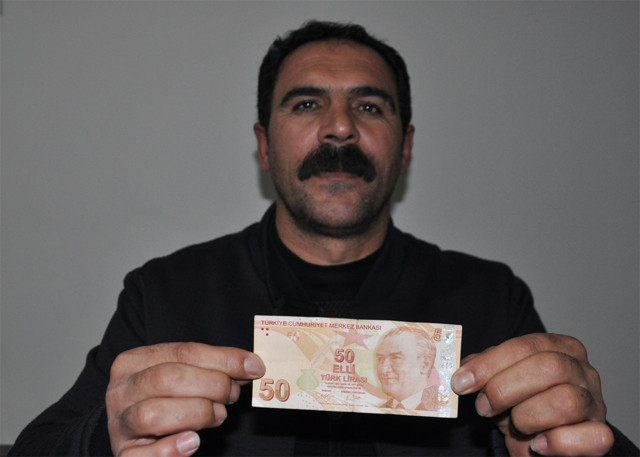 Hemen 50 liraları kontrol edin! Para sayarken fark etti sahte para sandı ama gerçek çıktı - Resim: 2
