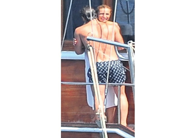 Sıla ve Ahmet Kural çifti tatilde öpmeye doyamadılar - Resim: 3