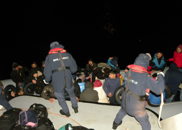 Yunanistan ölüme terk etti, Türk Sahil Güvenliği kurtardı - Resim: 1