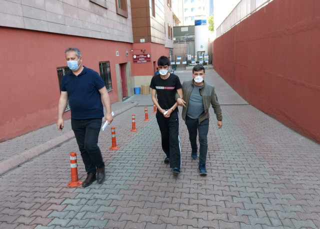 Kayseri'de iki kardeşini uykuda yakalayıp katletti - Resim: 0