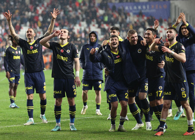 Cengiz Ünder'den çok zor bir açıdan uzak köşeye enfes gol 2024'te ilki başardı - Resim: 2